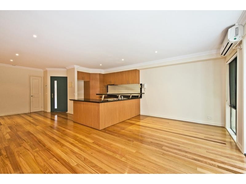 10/3 Kenilworth Parade, Ivanhoe VIC 3079