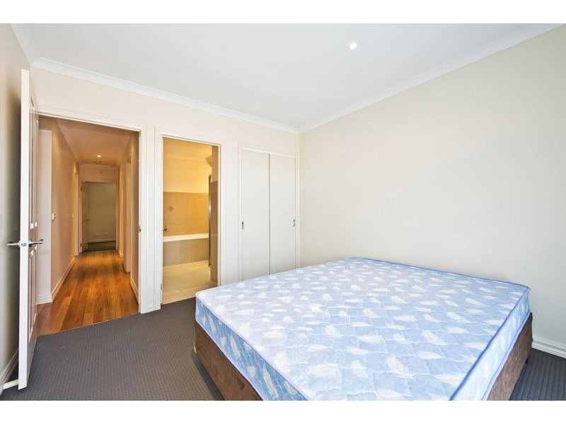 10/3 Kenilworth Parade, Ivanhoe VIC 3079