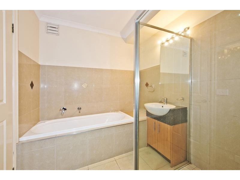 10/3 Kenilworth Parade, Ivanhoe VIC 3079