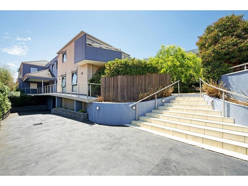 10/3 Kenilworth Parade, Ivanhoe VIC 3079