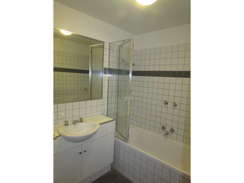 12/157 Bouverie Street, Carlton VIC 3053