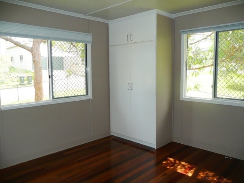 6 Rutherford Street, Stafford Heights QLD 4053