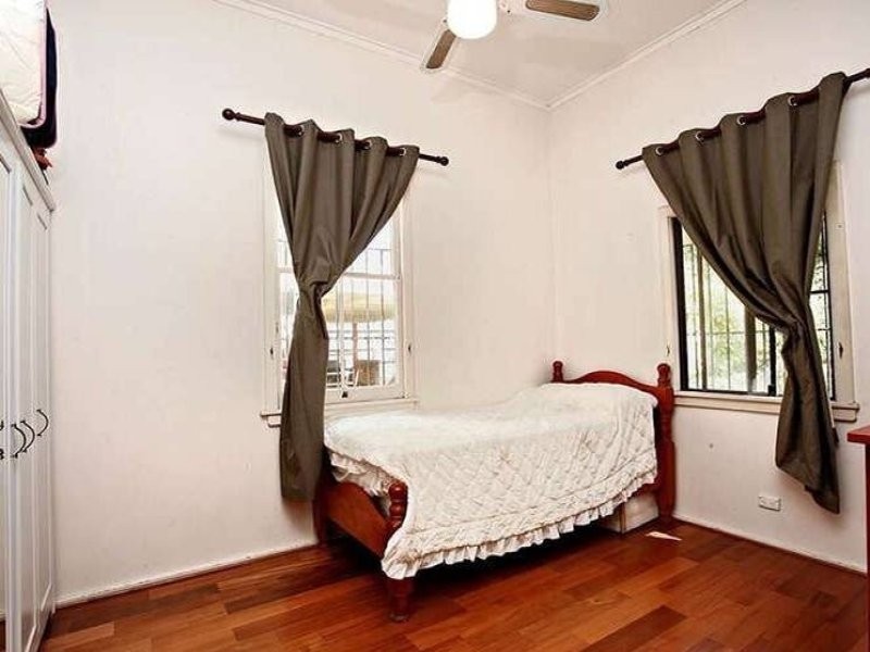 19 Harris Street, Windsor QLD 4030