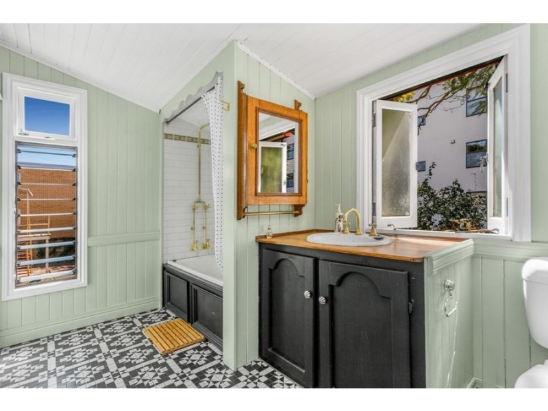 27 Windsor Avenue, Lutwyche QLD 4030