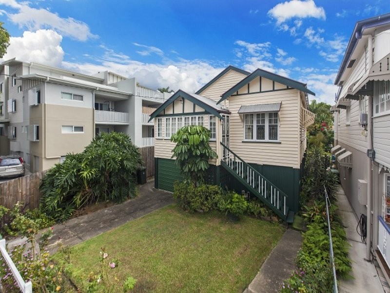 10 Norman Street, Wooloowin QLD 4030