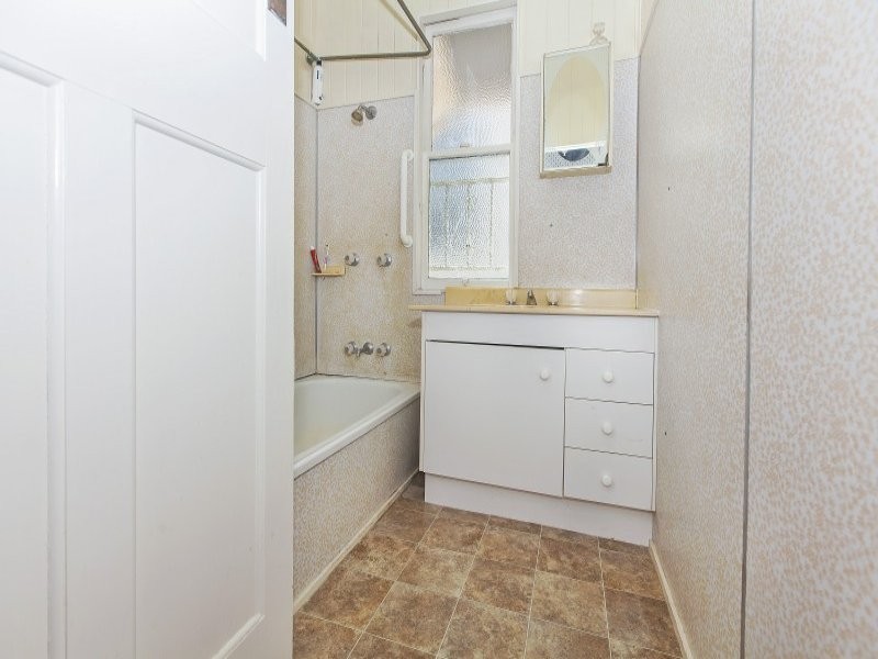 10 Norman Street, Wooloowin QLD 4030