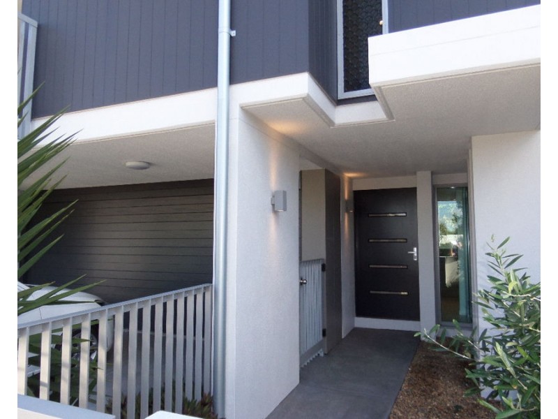 10 Clarence Road, Kedron QLD 4031