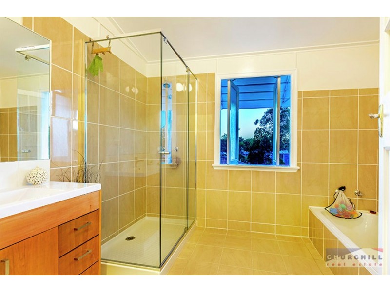 11 Pole St, Northgate QLD 4013