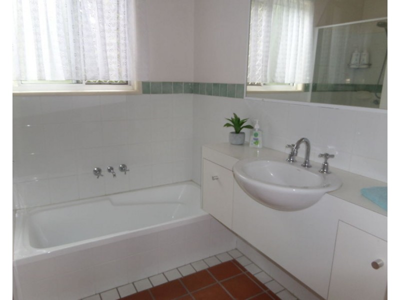 1/2 Ruth Street, Wilston QLD 4051