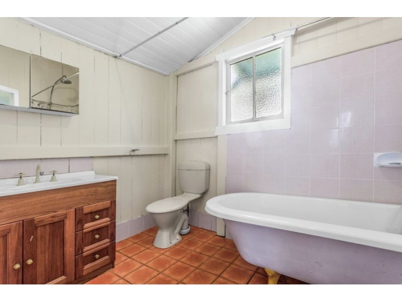 56 McIntyre St, Wooloowin QLD 4030