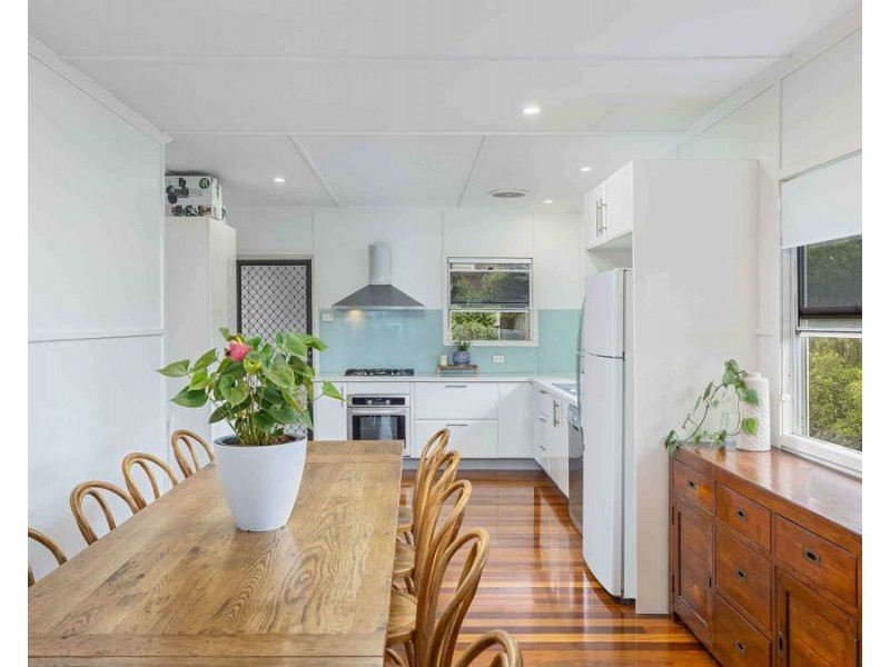 4 Tara Street, Stafford Heights QLD 4053