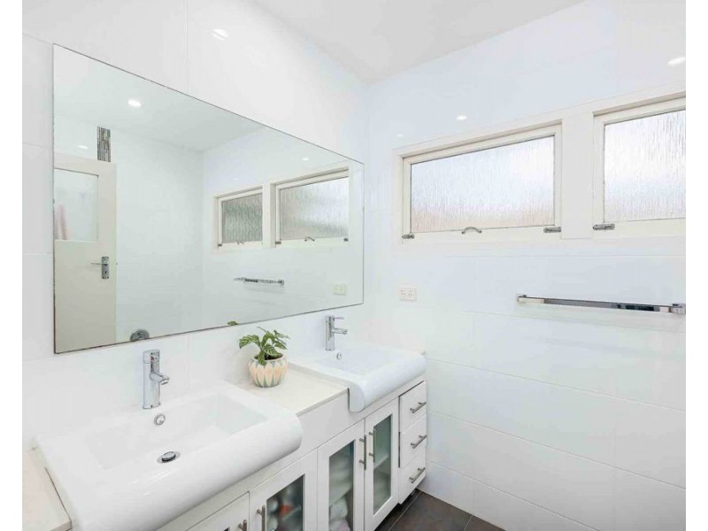 4 Tara Street, Stafford Heights QLD 4053