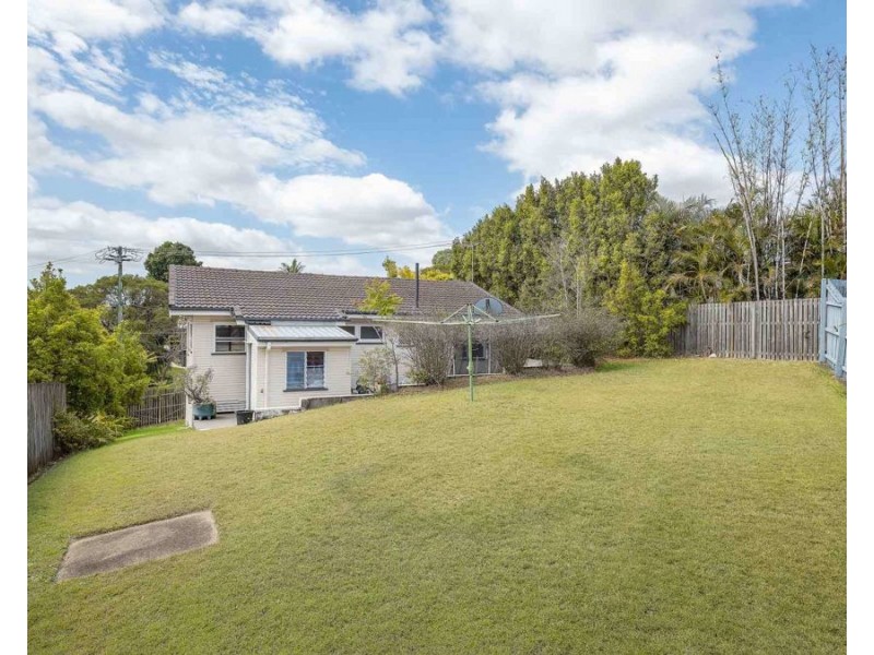 4 Tara Street, Stafford Heights QLD 4053