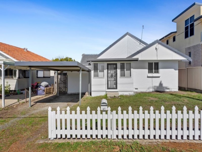 41 Shields Street, Redcliffe QLD 4020