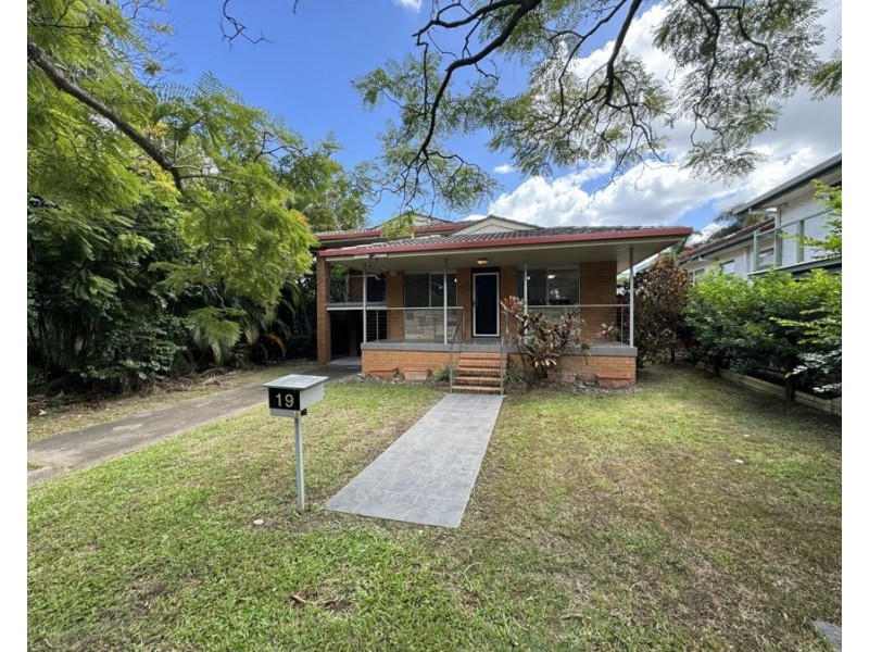 19 Turner Ave, Fairfield QLD 4103