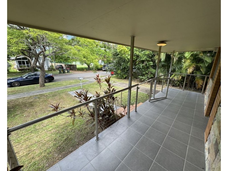 19 Turner Ave, Fairfield QLD 4103