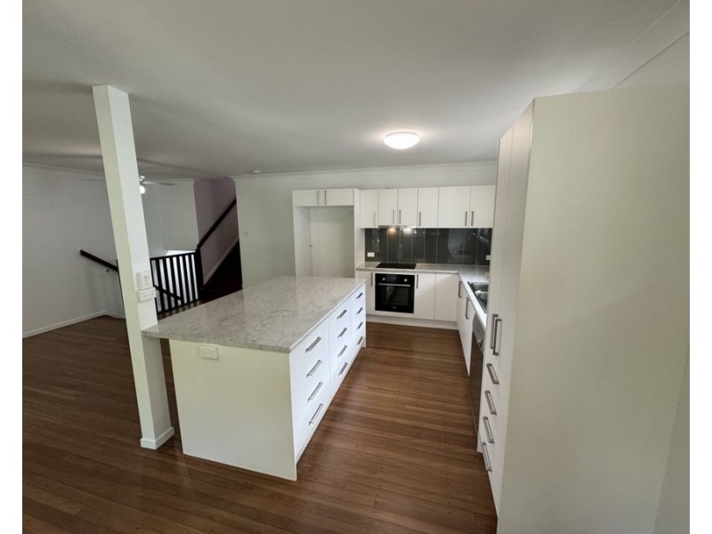 19 Turner Ave, Fairfield QLD 4103