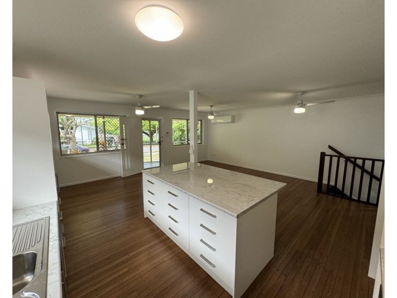 19 Turner Ave, Fairfield QLD 4103