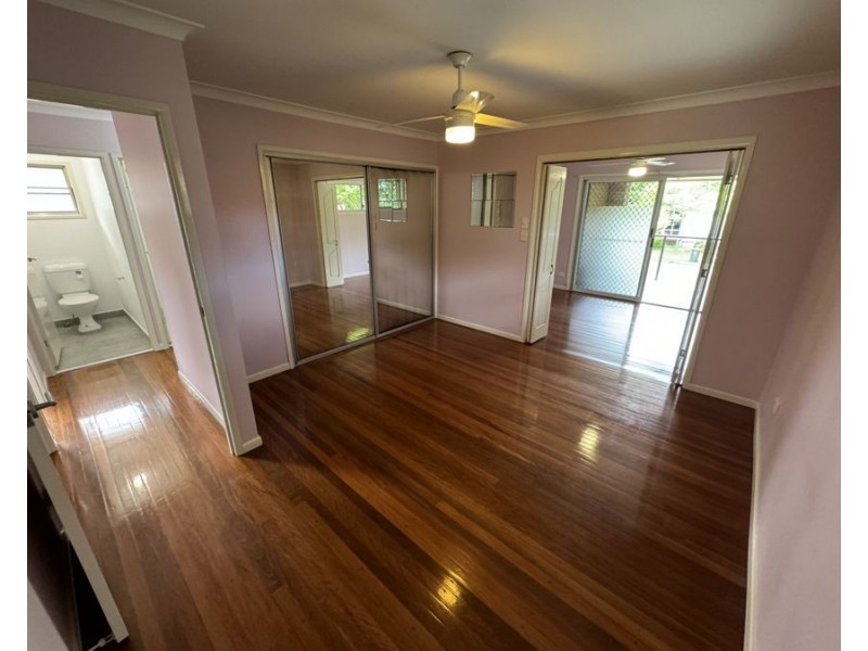 19 Turner Ave, Fairfield QLD 4103
