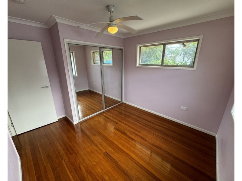 19 Turner Ave, Fairfield QLD 4103