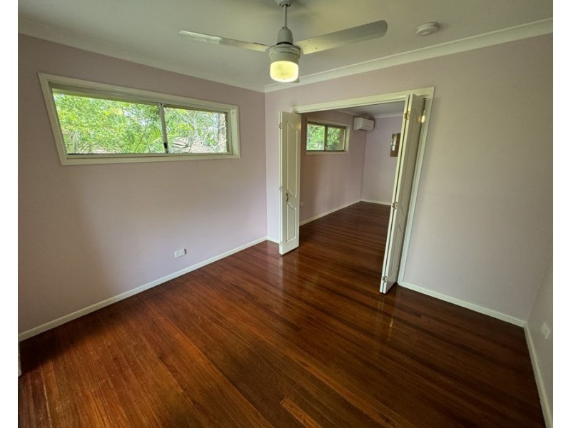 19 Turner Ave, Fairfield QLD 4103