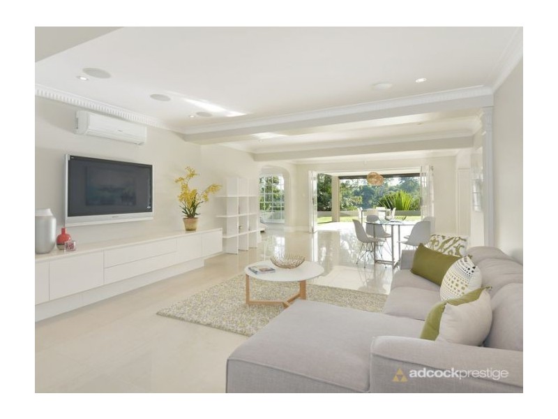 33 Glencairn Avenue, Indooroopilly QLD 4068