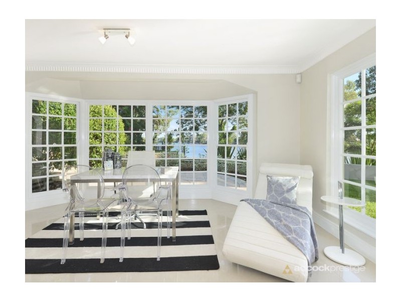 33 Glencairn Avenue, Indooroopilly QLD 4068