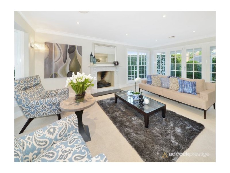 33 Glencairn Avenue, Indooroopilly QLD 4068