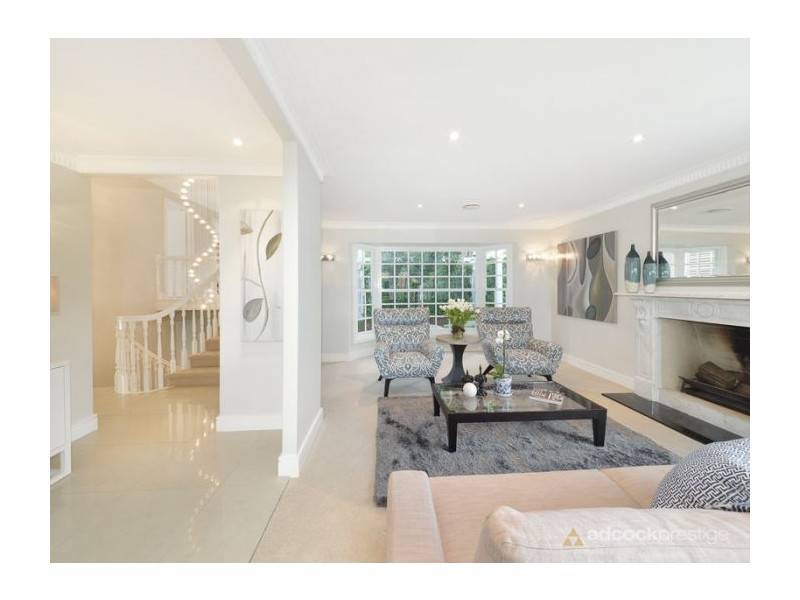 33 Glencairn Avenue, Indooroopilly QLD 4068