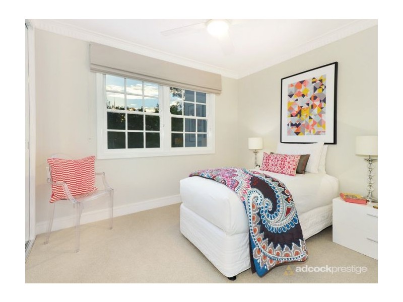 33 Glencairn Avenue, Indooroopilly QLD 4068