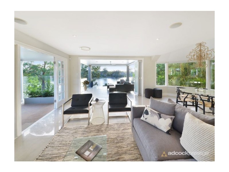 33 Glencairn Avenue, Indooroopilly QLD 4068