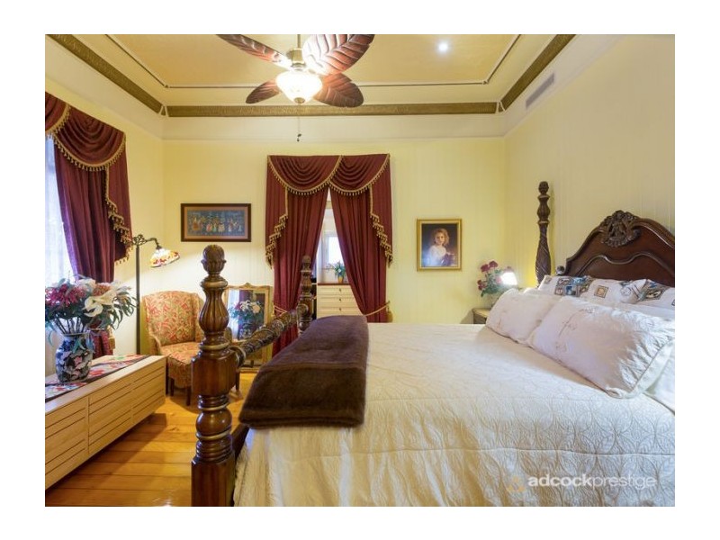 8 Laurel Avenue, Chelmer QLD 4068