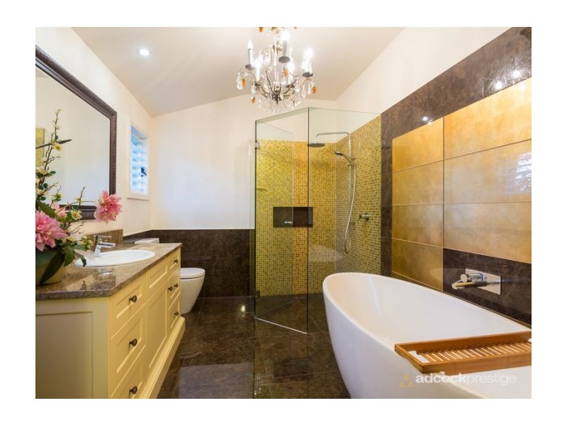 8 Laurel Avenue, Chelmer QLD 4068