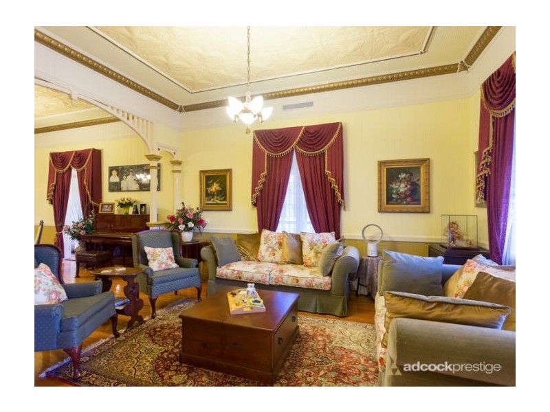 8 Laurel Avenue, Chelmer QLD 4068