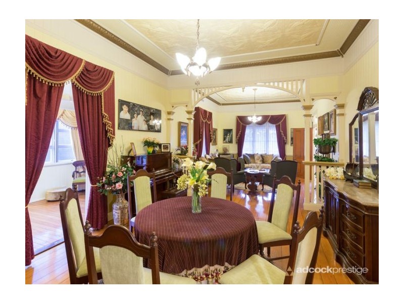 8 Laurel Avenue, Chelmer QLD 4068