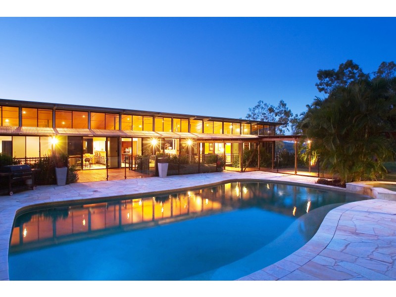 15 Royston Street, Brookfield QLD 4069