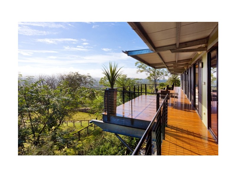 15 Royston Street, Brookfield QLD 4069