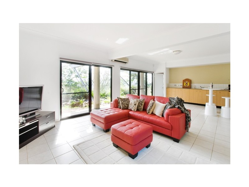 15 Royston Street, Brookfield QLD 4069