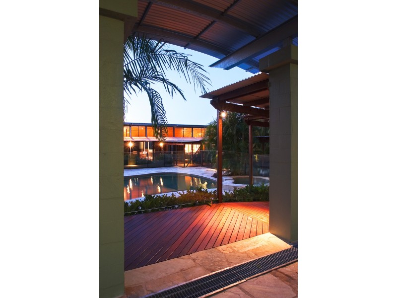 15 Royston Street, Brookfield QLD 4069