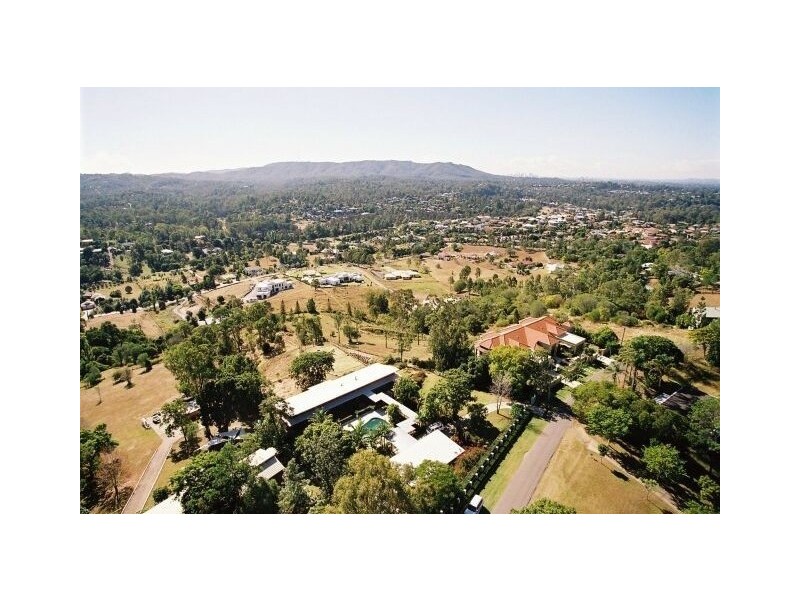 15 Royston Street, Brookfield QLD 4069