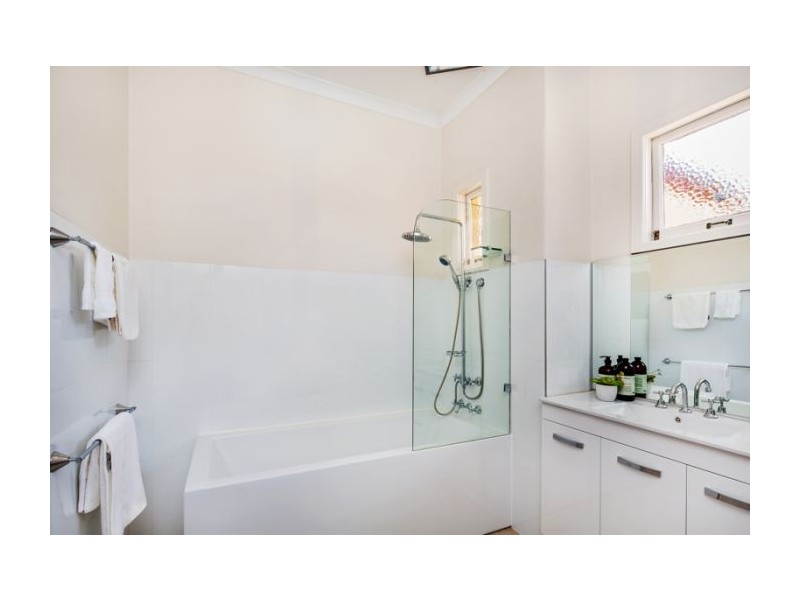 19 Neulans Road, Indooroopilly QLD 4068