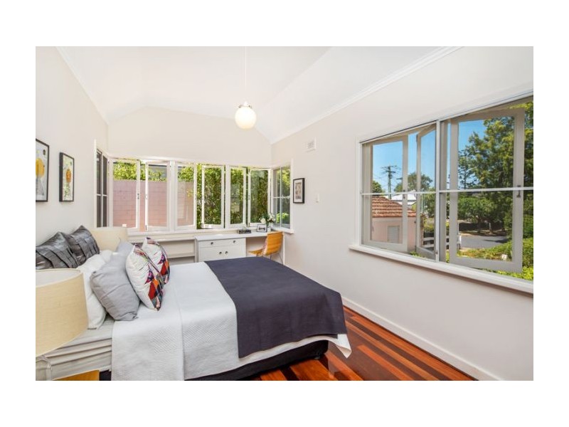 19 Neulans Road, Indooroopilly QLD 4068