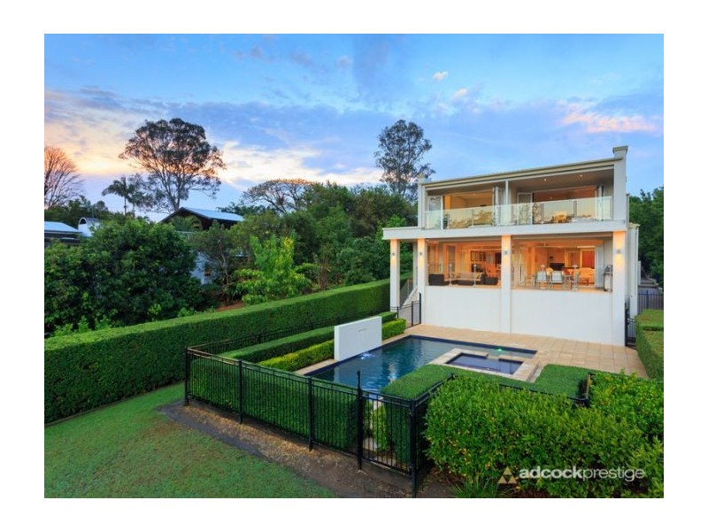 16 Douglas Street, Sherwood QLD 4075