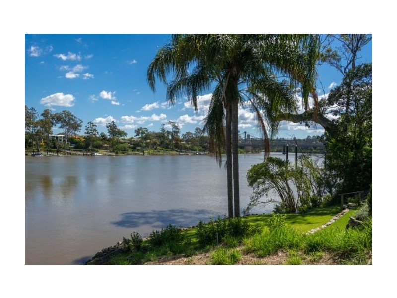 3 Ivy St, Indooroopilly QLD 4068