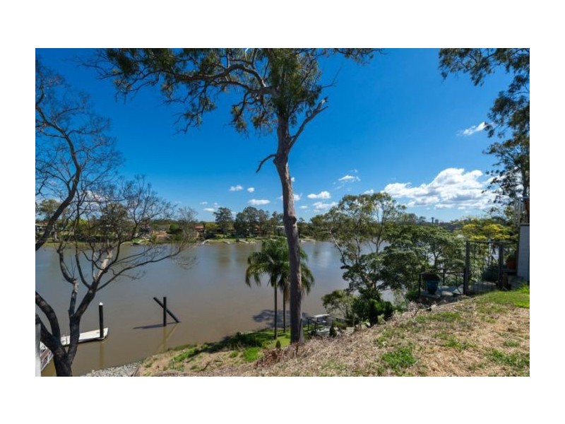 3 Ivy St, Indooroopilly QLD 4068