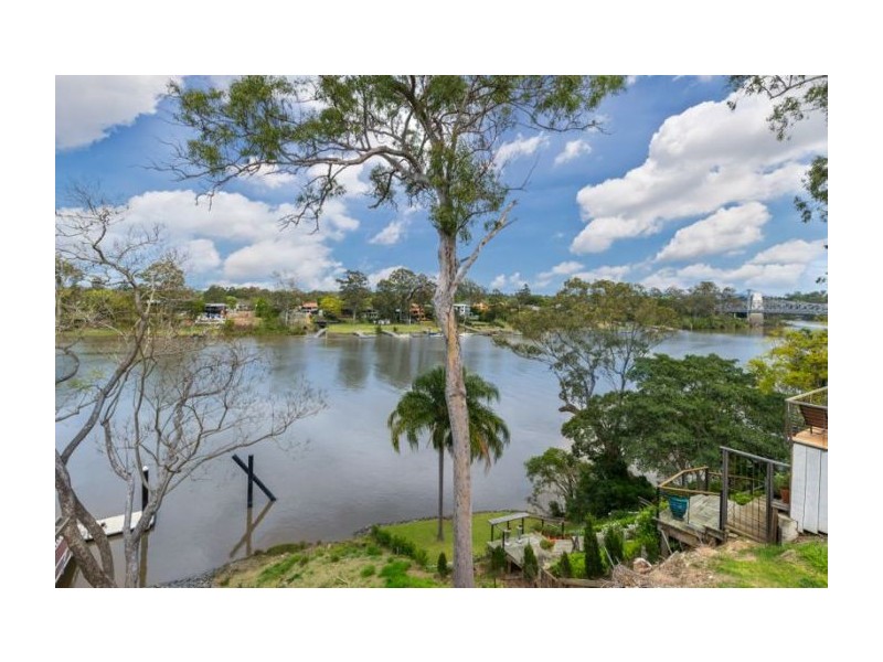 3 Ivy St, Indooroopilly QLD 4068