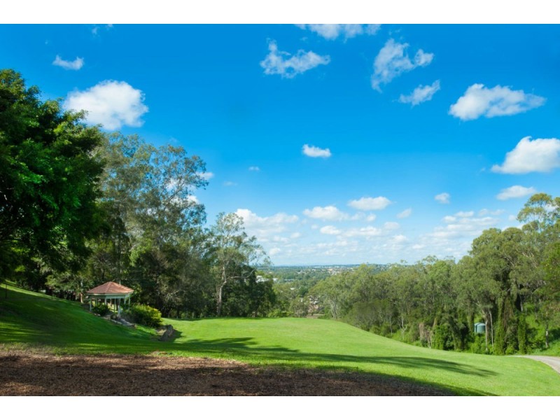 10 Sunset Road, Kenmore QLD 4069