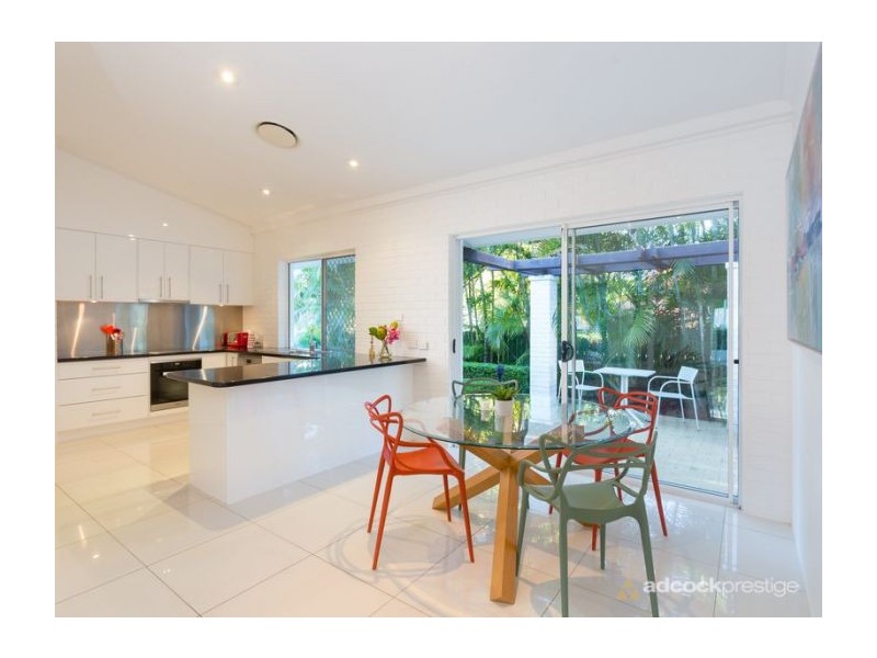 6 Chisholm Court, Mount Ommaney QLD 4074