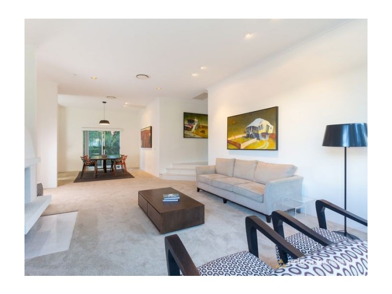 6 Chisholm Court, Mount Ommaney QLD 4074