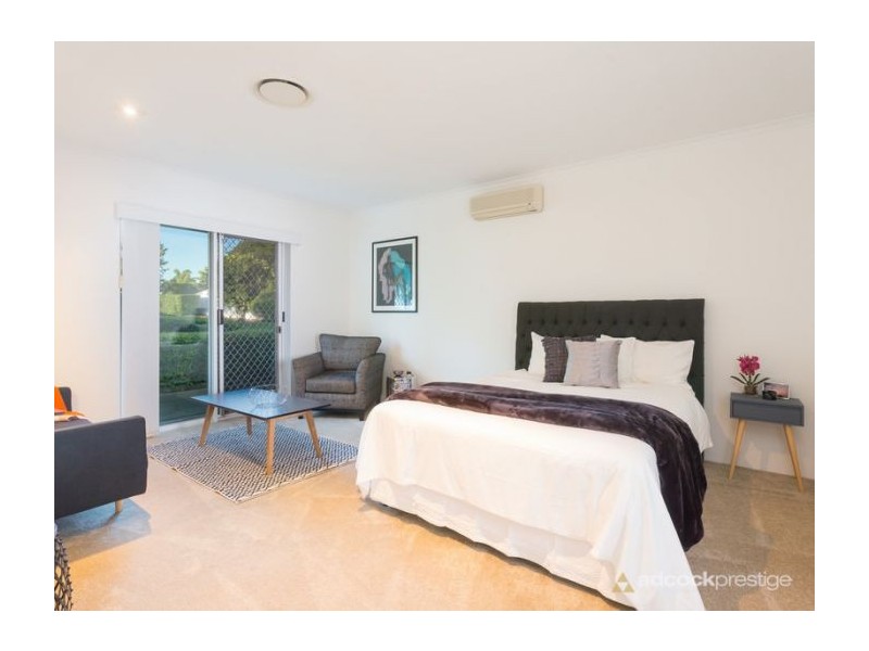 6 Chisholm Court, Mount Ommaney QLD 4074